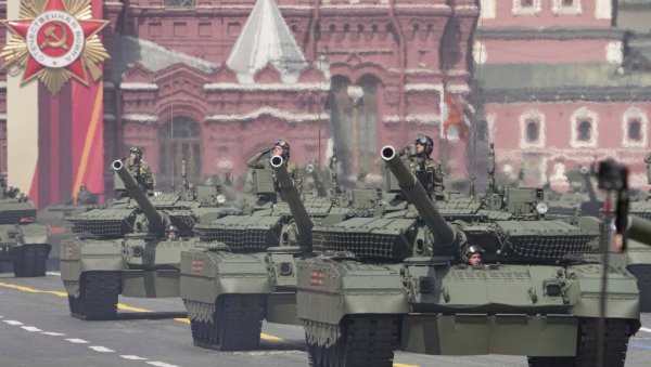 РУСИЈА МОДЕРНИЗУЈЕ ТЕНК КОЈИ ЈЕ “ПРОБУШИО” АБРАМСА: Најсавременија заштита од дронова, оклоп, нова муниција... (ВИДЕО)