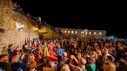 HERCEGNOVSKA „NOĆ TVRĐAVA“: Spoj istorije, kulture i zajedništva HERCEGNOVSKA „NOĆ TVRĐAVA“: Spoj istorije, kulture i zajedništva
