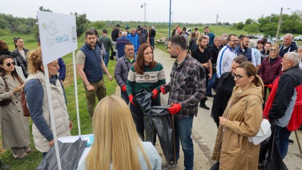 ВЕЛИКА АКЦИЈА ЧИШЋЕЊА ДУЖ РЕКЕ ДУНАВ: Министарка Павков са грађанима у новосадском насељу Футог ВЕЛИКА АКЦИЈА ЧИШЋЕЊА ДУЖ РЕКЕ ДУНАВ: Министарка Павков са грађанима у новосадском насељу Футог