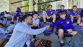 ПРАЗНИК ФУДБАЛА И ШАХА НА СТАДИОНУ РФК ГРАФИЧАР: Малишани у јединственој спортској манифестацији Два света, једна игра