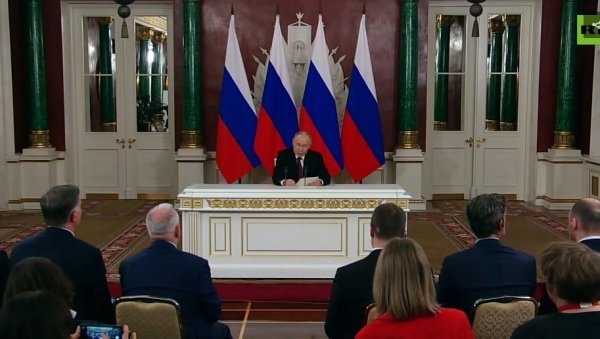 ПУТИН ПОЗВАО НА БЕЗУСЛОВНЕ ПРЕГОВОРЕ: Може већ 15. маја у Истанбулу ПУТИН ПОЗВАО НА БЕЗУСЛОВНЕ ПРЕГОВОРЕ: Може већ 15. маја у Истанбулу
