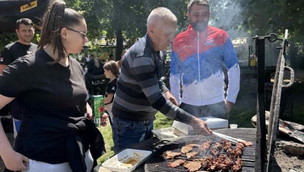 МАЈСТОРИ СКАРЕ НА АДИ: Чукаричка роштиљијада