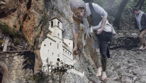 Zašto pod Ostrog vernici DOLAZE BOSI i nose VUNENE ČARAPE na dar? Ovo strogo ga poštuju i hrišćani i muslimani