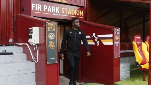 GORI INSTAGRAM! Srpska pevačica pokazala trudnički stomak, otac poznati fudbaler iz Afrike