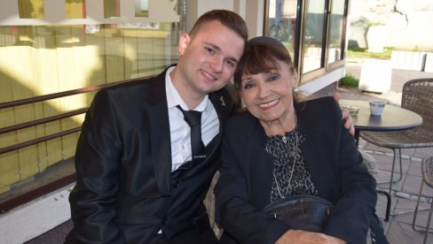 MUKA PREDAKA SE NE PRODAJE: Glogovac - Prvi dokumentarac o selu i priča o ljubavi prema rodnoj grudi, premijerno prikazan u Jagodini