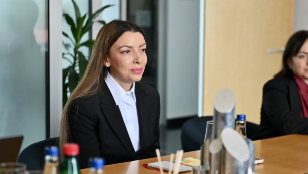 ЦИЉ НАМ ЈЕ ПРЕКО 300 ЗАПОСЛЕНИХ Министарка Месаровић поручила да се подршка нишкој компанији наставља ЦИЉ НАМ ЈЕ ПРЕКО 300 ЗАПОСЛЕНИХ Министарка Месаровић поручила да се подршка нишкој компанији наставља