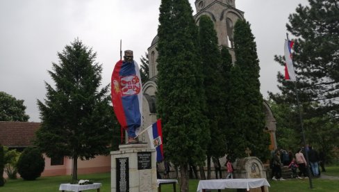 СОЛУНЦИ СУ НАСЕЉА ДИГЛИ ГОЛИМ РУКАМА: Бачка Топола не заборавља муку и велики труд добровољаца из Првог светског рата СОЛУНЦИ СУ НАСЕЉА ДИГЛИ ГОЛИМ РУКАМА: Бачка Топола не заборавља муку и велики труд добровољаца из Првог светског рата