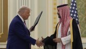 ЗА ОДБРАНУ РИЈАДА 142 МИЛИЈАРДЕ ДОЛАРА: Амерички председник стигао у Саудијску Арабију и потписао важан споразум