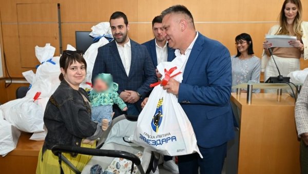 ДАРОВАНО 115 НАЈМЛАЂИХ: ГО Звездара уручила 115 пакета добродошлице