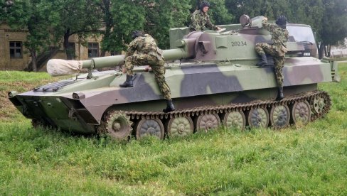 СРПСКА АРТИЉЕРИЈА И ПЕШАДИЈА НА ОБУЦИ: Хаубице, минобацачи, маљутке... (ФОТО)