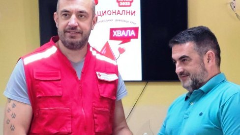 ЗАХВАЛНОСТ ДАВАОЦИМА КРВИ У ПАРАЋИНУ: Плакете Црвеног крста за 35 и више давања (ФОТО) ЗАХВАЛНОСТ ДАВАОЦИМА КРВИ У ПАРАЋИНУ: Плакете Црвеног крста за 35 и више давања (ФОТО)