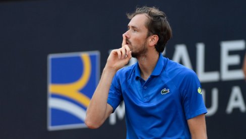 IGRALI SU PEKINGU: Zverev i Medvedev se bore za polufinale Pariza IGRALI SU PEKINGU: Zverev i Medvedev se bore za polufinale Pariza