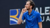 ŽESTOKA REAKCIJA RUSKOG TENISERA: Medvedev poludeo, svađao se sa celim stadionom (VIDEO)