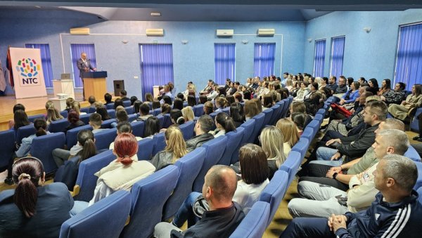 БРЖЕ УЧЕЊЕ, А ВЕЋЕ ЗНАЊА: Предавање о деци у Угљевику БРЖЕ УЧЕЊЕ, А ВЕЋЕ ЗНАЊА: Предавање о деци у Угљевику
