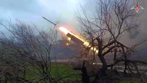 РАТ У УКРАЈИНИ Војник ВСУ оборио Су-25 једним хицем са Иглом; Украјинци који се боре за Русију ударили по НАТО техници (ВИДЕО)