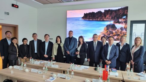 DELEGACIJA IZ ŠANGAJA: Kolege iz Kine u poseti beogradskoj filijali PIO fonda DELEGACIJA IZ ŠANGAJA: Kolege iz Kine u poseti beogradskoj filijali PIO fonda