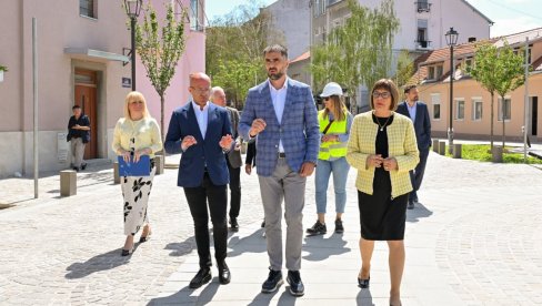 OŽIVEĆE STARI DUH GRADA: Maja Gojković i Žarko Mićin obišli radove na uređenju Almaškog kraja, najstarijeg dela grada OŽIVEĆE STARI DUH GRADA: Maja Gojković i Žarko Mićin obišli radove na uređenju Almaškog kraja, najstarijeg dela grada