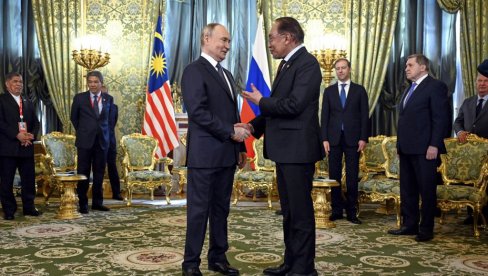ПРАВИ ПРЕДСТАВНИК ИСЛАМСКЕ КУЛТУРЕ: Путин испричао анегдоту са премијером Малезије (ВИДЕО)