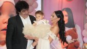 КРЕНУЛЕ И СУЗЕ РАДОСНИЦЕ: Зорана и Стева Симеуновић уприличили гала прославу за први рођендан ћерке (ФОТО)