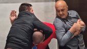 JEZIVE SCENE U SKUPŠTINI KRALJEVA: Blokaderi dave pripadnika obezbeđenja JEZIVE SCENE U SKUPŠTINI KRALJEVA: Blokaderi dave pripadnika obezbeđenja