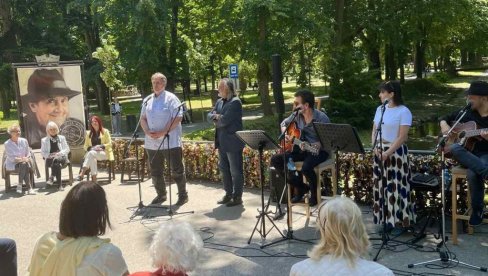 НА ДЕСАНКИН ДАН: У Врњачкој Бањи обележено 127 година од рођења наше песникиње НА ДЕСАНКИН ДАН: У Врњачкој Бањи обележено 127 година од рођења наше песникиње
