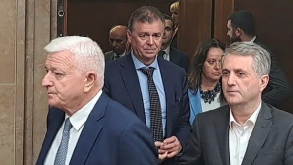 ДУШКО МАРКОВИЋ ПРВИ НА РЕДУ ЗА САСЛУШАЊЕ: У Подгорици заседао скупштински Анкетни одбор за утврђивање истине о деловању црних тројки ДУШКО МАРКОВИЋ ПРВИ НА РЕДУ ЗА САСЛУШАЊЕ: У Подгорици заседао скупштински Анкетни одбор за утврђивање истине о деловању црних тројки