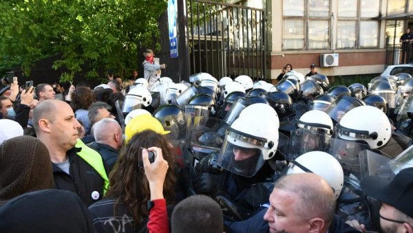 СКАНДАЛОЗНО! Бокадом зграде суда извршено више кривичних дела! Да ли следе кривичне пријаве или ће тужилаштво да ћути?
