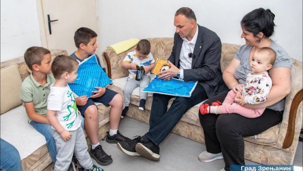 ПОКЛОНИ ЗА МИЈАНУ, ЊЕНУ ЋЕРКУ И ЧЕТИРИ СИНА: Посета поводом Међународног дана породице ПОКЛОНИ ЗА МИЈАНУ, ЊЕНУ ЋЕРКУ И ЧЕТИРИ СИНА: Посета поводом Међународног дана породице