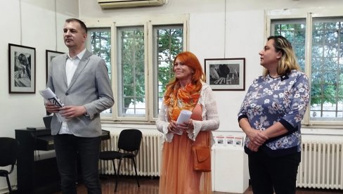 ИЗЛОЖБОМ НОВОСАЂАНКЕ СЛАЂАНЕ ПАНТЕЛИЋ: У Параћину почео „Месец фотографије“ (ФОТО)