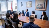 ЊИХОВО ЗНАЊЕ И ИСКУСТВО ЈЕ ДРАГОЦЕН РЕСУРС: Министар Лончар са новом групом здравствених радника повратника из иностранства