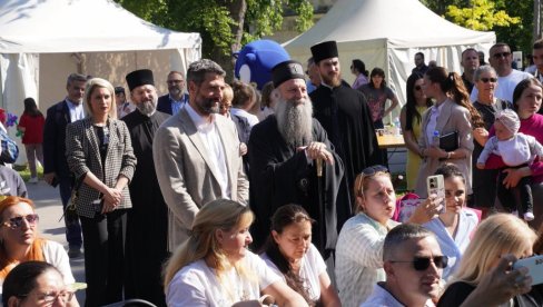 VERA U PORODICU I ZDRAVO DRUŠTVO JAČA OD SVIH NEGATIVNIH ENERGIJA: Šapić i patrijarh Porfirije na manifestaciji „Beogradski dani porodice”