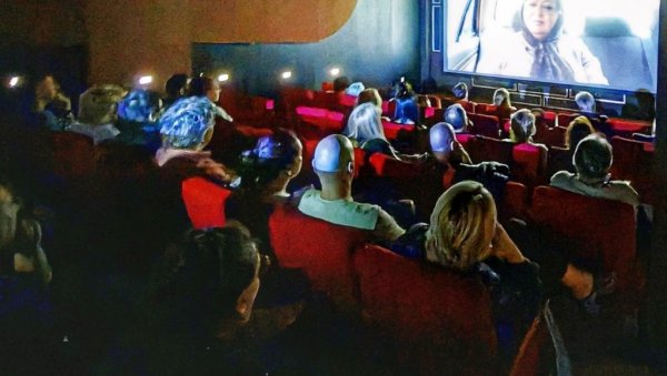 ФИЛМОВИ „СЛОБОДНЕ ЗОНЕ“ У ПАРАЋИНУ: Вечерас последња пројекција ФИЛМОВИ „СЛОБОДНЕ ЗОНЕ“ У ПАРАЋИНУ: Вечерас последња пројекција