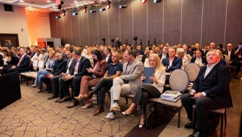 ЦЕНЕ РАСТУ, ИНВЕСТИТОРИ ТРАЖЕ СИГУРНОСТ: РЕД конференција истакла важност mixed-use пројеката ЦЕНЕ РАСТУ, ИНВЕСТИТОРИ ТРАЖЕ СИГУРНОСТ: РЕД конференција истакла важност mixed-use пројеката