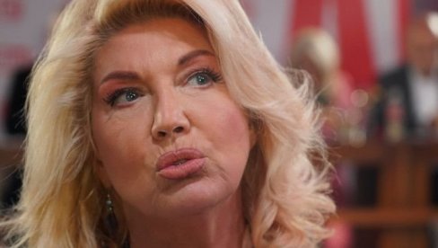 НИСУ МЕ ПРИХВАТИЛЕ: Сузана Манчић потписала предбрачни уговор због супругових ћерки НИСУ МЕ ПРИХВАТИЛЕ: Сузана Манчић потписала предбрачни уговор због супругових ћерки