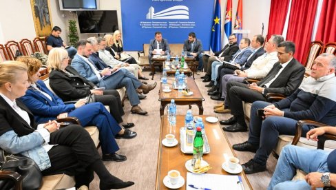 POTVRĐENA PUNA SPREMNOST ZA UPIS NOVE AKADEMSKE GODINE NA UNIVERZITETU U NOVOM SADU: Održan sastanak resornog pokrajinskog sekretara sa deka POTVRĐENA PUNA SPREMNOST ZA UPIS NOVE AKADEMSKE GODINE NA UNIVERZITETU U NOVOM SADU: Održan sastanak resornog pokrajinskog sekretara sa deka