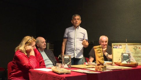 МАЈСТОР ТАУТОГРАМА ОДУШЕВИО ПУБЛИKУ: Ауторско вече Јовице Николића (ФОТО)