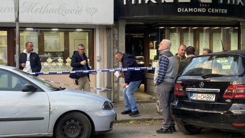 ПОПРСКАЛИ РАДНИЦЕ БИБЕР СПРЕЈЕМ: Опљачкана златара у Подгорици, украдена већа количина накита (ФОТО)