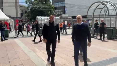 VUČEVIĆ NA SVENARODNOM SABORU U NIŠU: Građani pozdravljaju predsednika SNS-a (VIDEO)