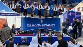 VESELO NA SVENARODNOM SABORU U NIŠU: Počeo zabavni program, kolo na Trgu kralja Milana; Gužve na štandovima, stigao Vučević