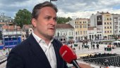 SELAKOVIĆ STIGAO NA SVENARODNI SKUP U NIŠU: Za Novosti govorio o novim planovima
