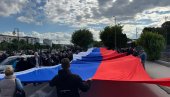 SVENARODNI SABOR: Najduža srpska zastava razvijena u Nišu (FOTO/VIDEO) SVENARODNI SABOR: Najduža srpska zastava razvijena u Nišu (FOTO/VIDEO)