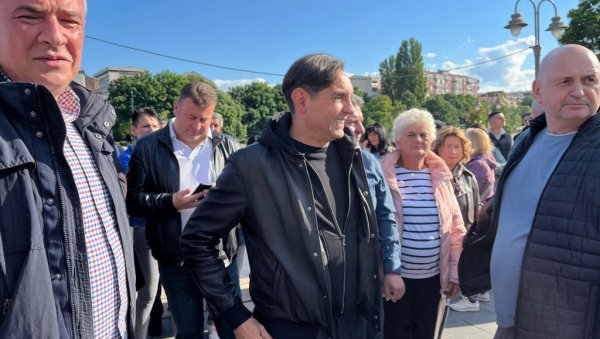 ВУЛИН СТИГАО У НИШ: Лидер социјалиста присуствује свенародном сабору (ФОТО) ВУЛИН СТИГАО У НИШ: Лидер социјалиста присуствује свенародном сабору (ФОТО)