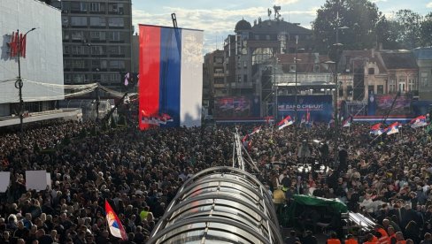 ОВАКО СУ ЛАГАЛИ ДА ВУЧИЋ НЕ СМЕ У НИШ, А ОН ИМ ПОРУЧИО: Сад слушам народ!