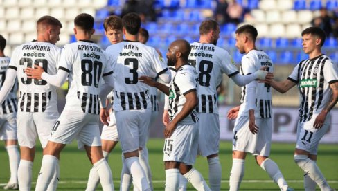 PARTIZAN UBEDLJIV U LUČANIMA: Crno-beli brojali do četiri protiv Mladosti (FOTO/VIDEO)