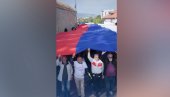 VELIČANSTVEN SNIMAK IZ NIŠA: Nećemo Srbiju nasilja, laži, podela i sukoba - zato smo se i okupili (VIDEO)