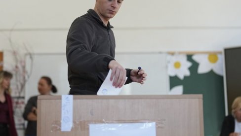 POČELO GLASANJE U POLJSKOJ I RUMUNIJI: Birališta otvorena u 7 časova POČELO GLASANJE U POLJSKOJ I RUMUNIJI: Birališta otvorena u 7 časova