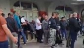 УЖАС: Ново насиље блокадера фотељаша у Новом Саду УЖАС: Ново насиље блокадера фотељаша у Новом Саду