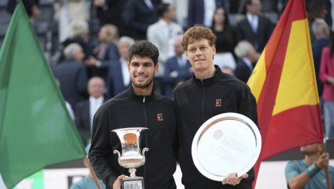 ĐOKOVIĆ ČUPA KOSU: Novak pada, dvojac na vrhu ATP liste (mu) se smeje ĐOKOVIĆ ČUPA KOSU: Novak pada, dvojac na vrhu ATP liste (mu) se smeje
