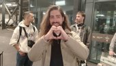УМОРАН САМ, АЛИ СРЕЋАН: Принц од Врање слетео у Београд након учешћа на Евровизији (ФОТО)