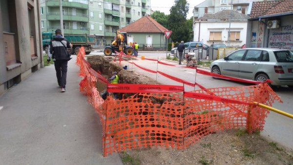 РАДОВИ НА ТОПЛОВОДУ: Измењен режим саобраћаја у центру Пожаревца РАДОВИ НА ТОПЛОВОДУ: Измењен режим саобраћаја у центру Пожаревца